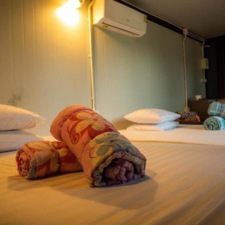 Beach Box Resort At Rimlay Rayong Bagian luar foto