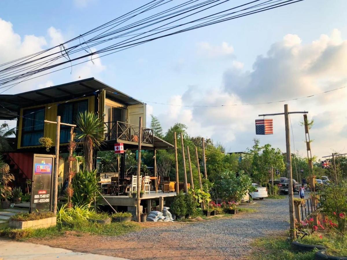 Beach Box Resort At Rimlay Rayong Bagian luar foto