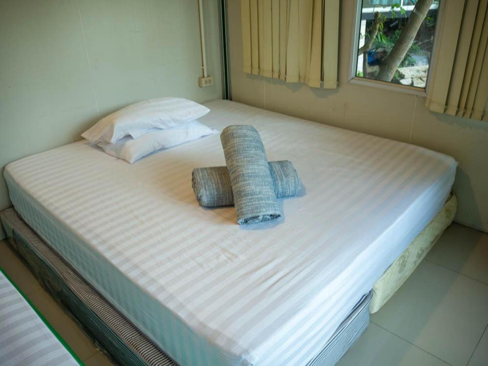 Beach Box Resort At Rimlay Rayong Bagian luar foto