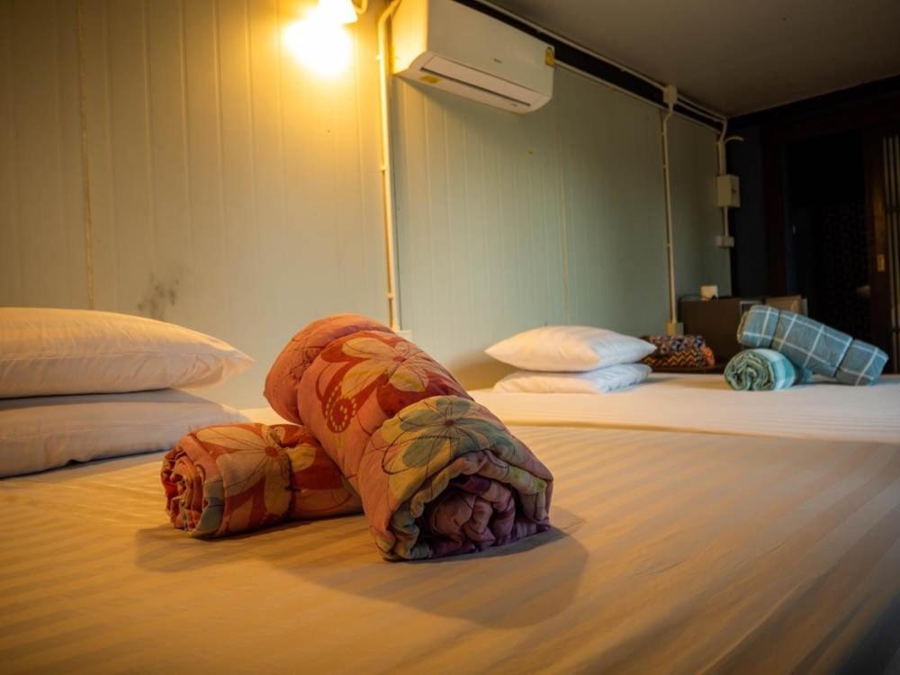 Beach Box Resort At Rimlay Rayong Bagian luar foto