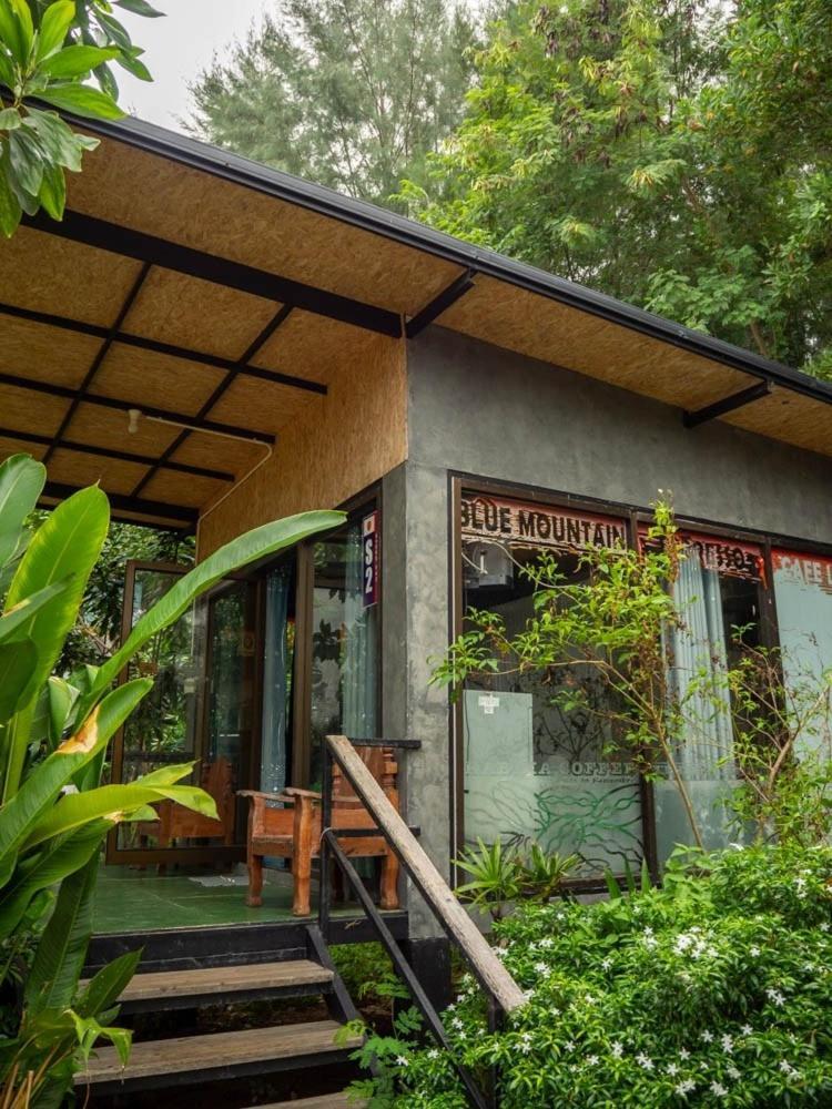 Beach Box Resort At Rimlay Rayong Bagian luar foto
