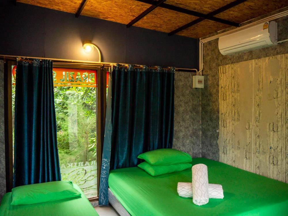 Beach Box Resort At Rimlay Rayong Bagian luar foto