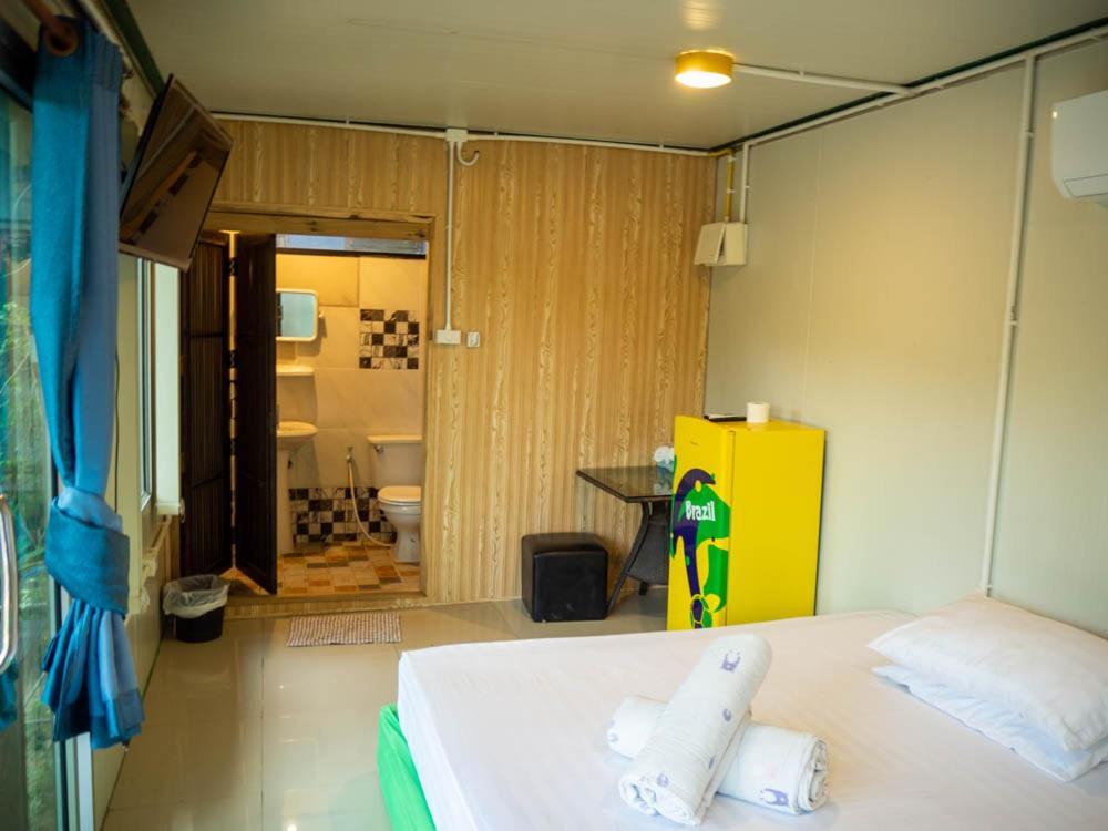 Beach Box Resort At Rimlay Rayong Bagian luar foto