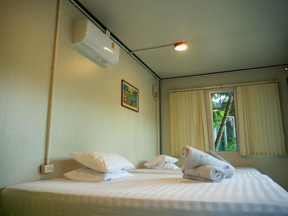 Beach Box Resort At Rimlay Rayong Bagian luar foto