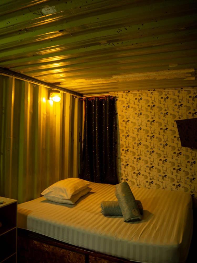Beach Box Resort At Rimlay Rayong Bagian luar foto