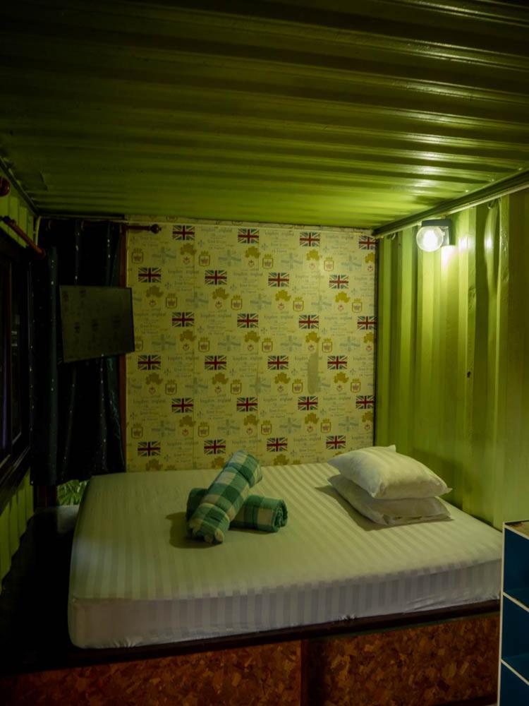 Beach Box Resort At Rimlay Rayong Bagian luar foto