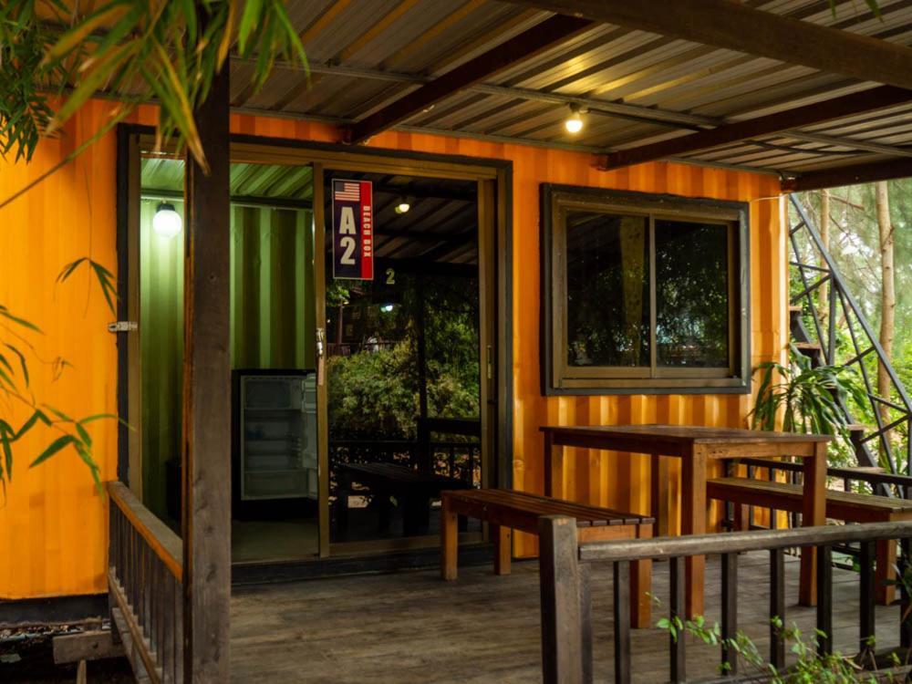 Beach Box Resort At Rimlay Rayong Bagian luar foto